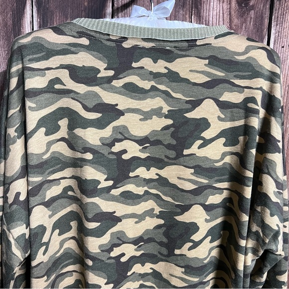Gigio USA Camouflage Army Brat Forrest Green Ribbed Raw Hem Sweatshirt Sz L - Picture 8 of 10